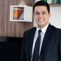 Dr. Tiago Lessonier